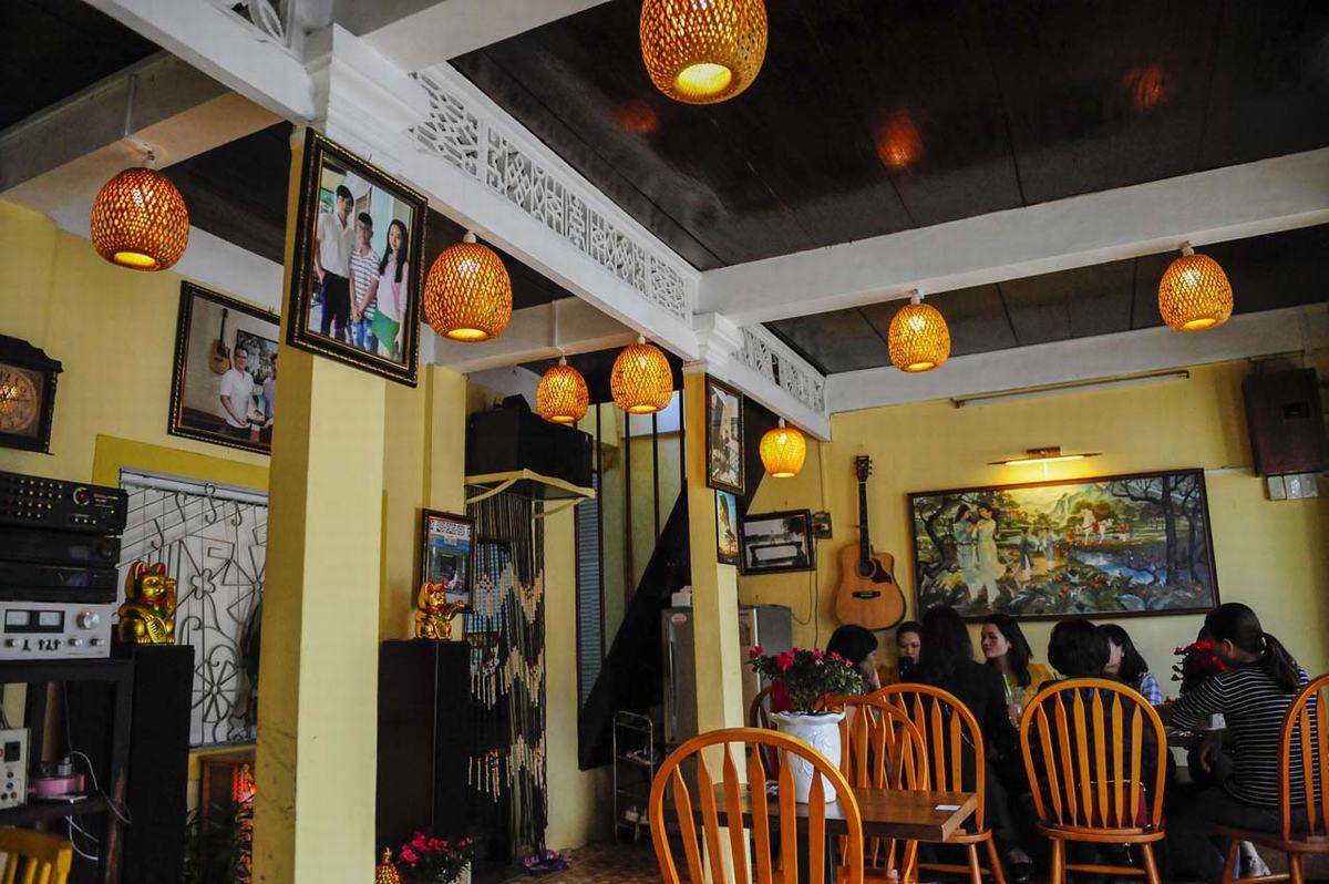 Mắt Biết Cafe Cafe phố cổ Bao Vinh Quán cà phê Bao Vinh Không gian thơ mộng Bao Vinh, Cà phê nguyên chất Bao Vinh, Quán cafe đẹp Bao Vinh, Trải nghiệm văn hóa Bao Vinh, Địa điểm sống ảo Bao Vinh, Cafe gần Huế thơ mộng, Cafe yên bình phố cổ